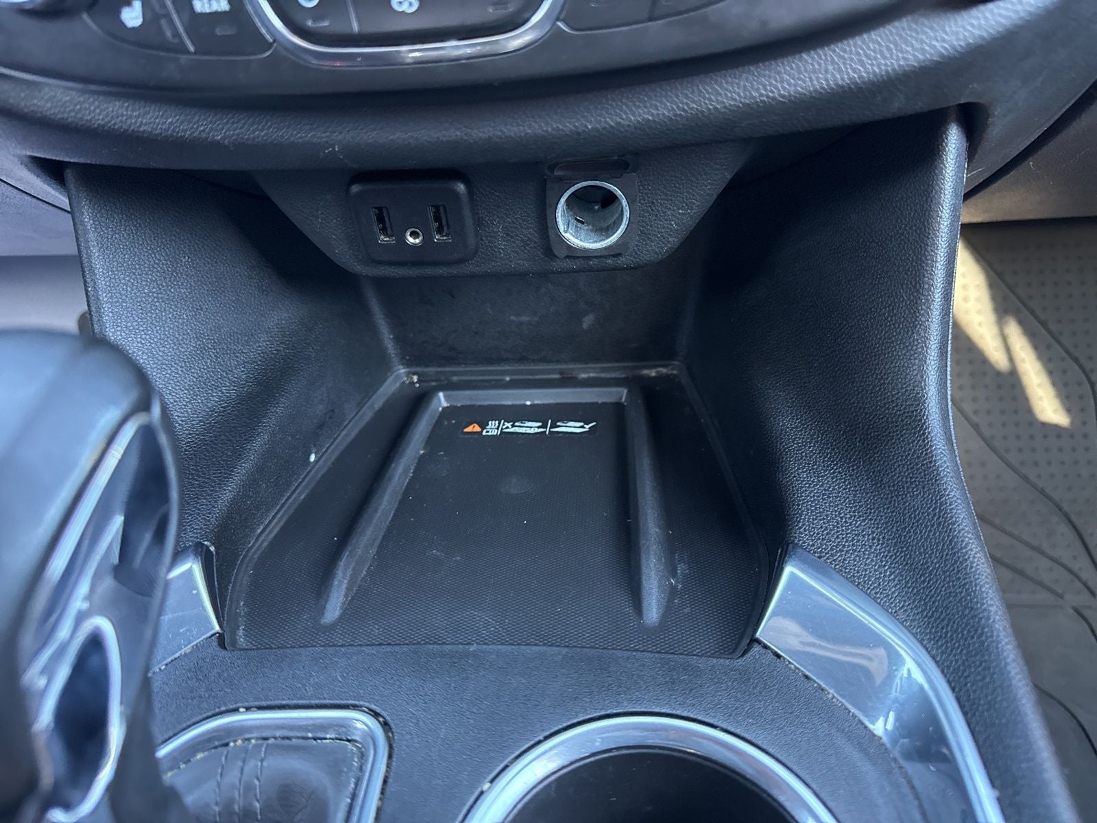 2023 Chevrolet Traverse AWD LT Leather