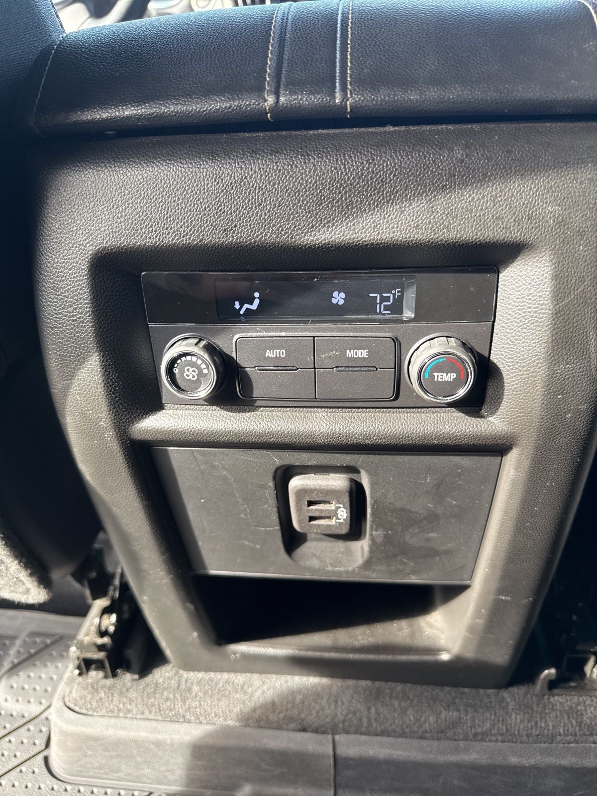 2023 Chevrolet Traverse AWD LT Leather