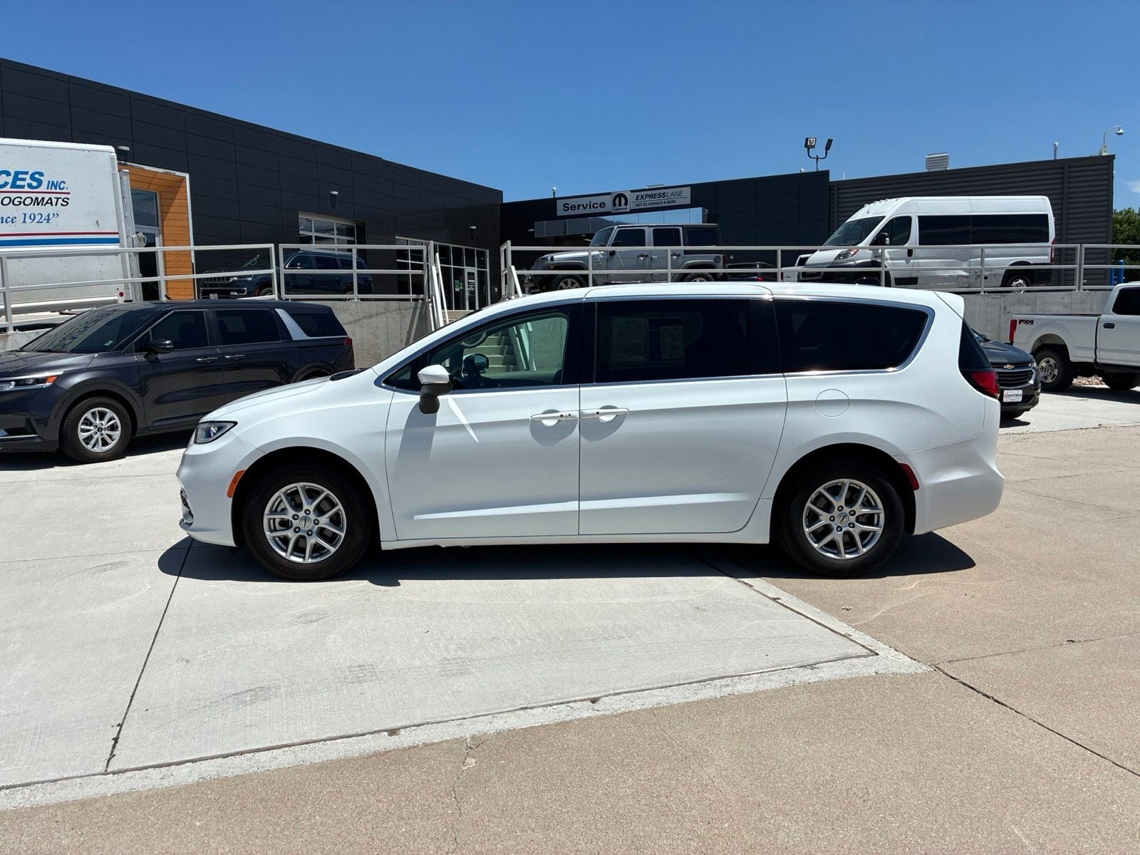 2023 Chrysler Pacifica Touring L