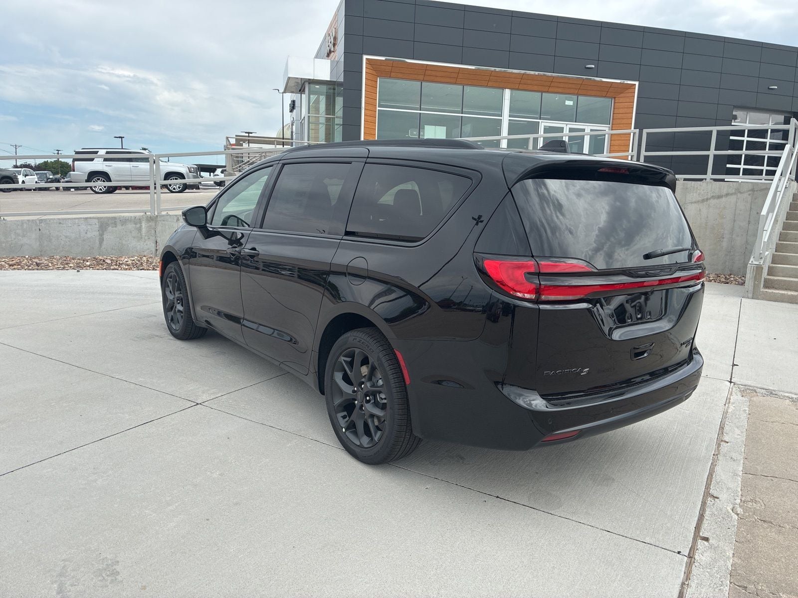 2027 Chrysler Pacifica PACIFICA LIMITED AWD
