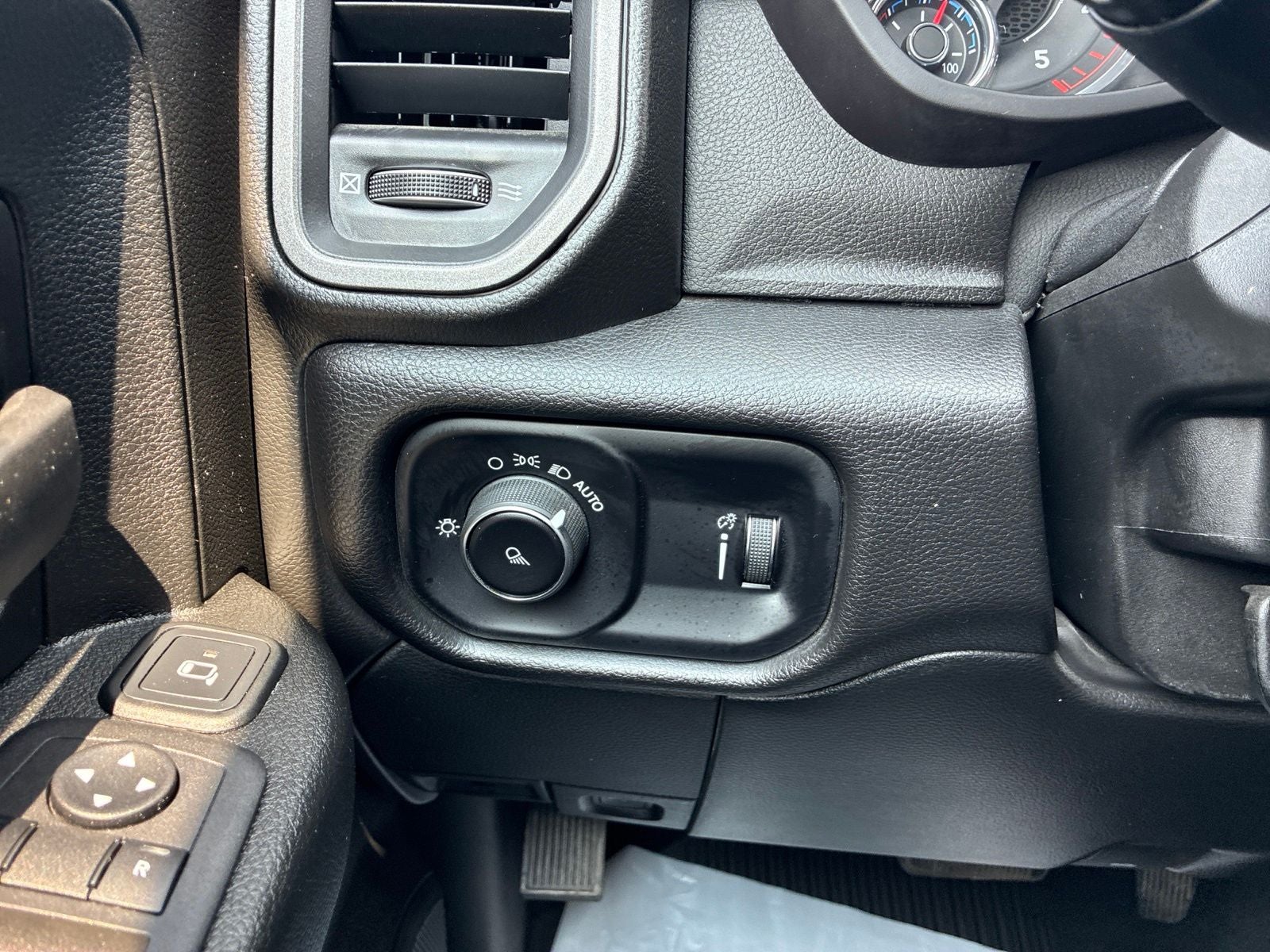 2024 RAM 3500 Tradesman Crew Cab 4x4 6'4' Box
