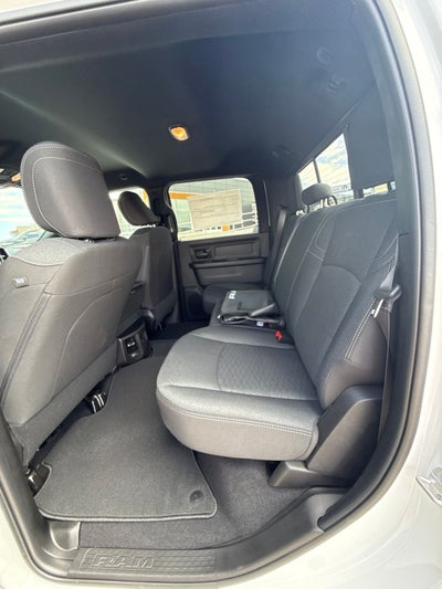 2026 RAM Ram 2500 RAM 2500 BLACK EXPRESS CREW CAB 4X4 6'4' BOX