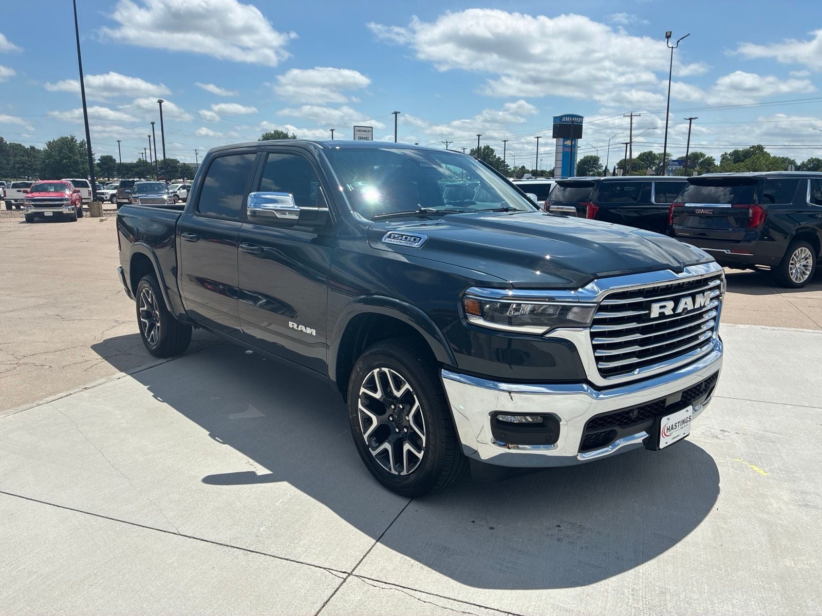 2026 RAM Ram 1500 RAM 1500 LARAMIE CREW CAB 4X4 5'7' BOX