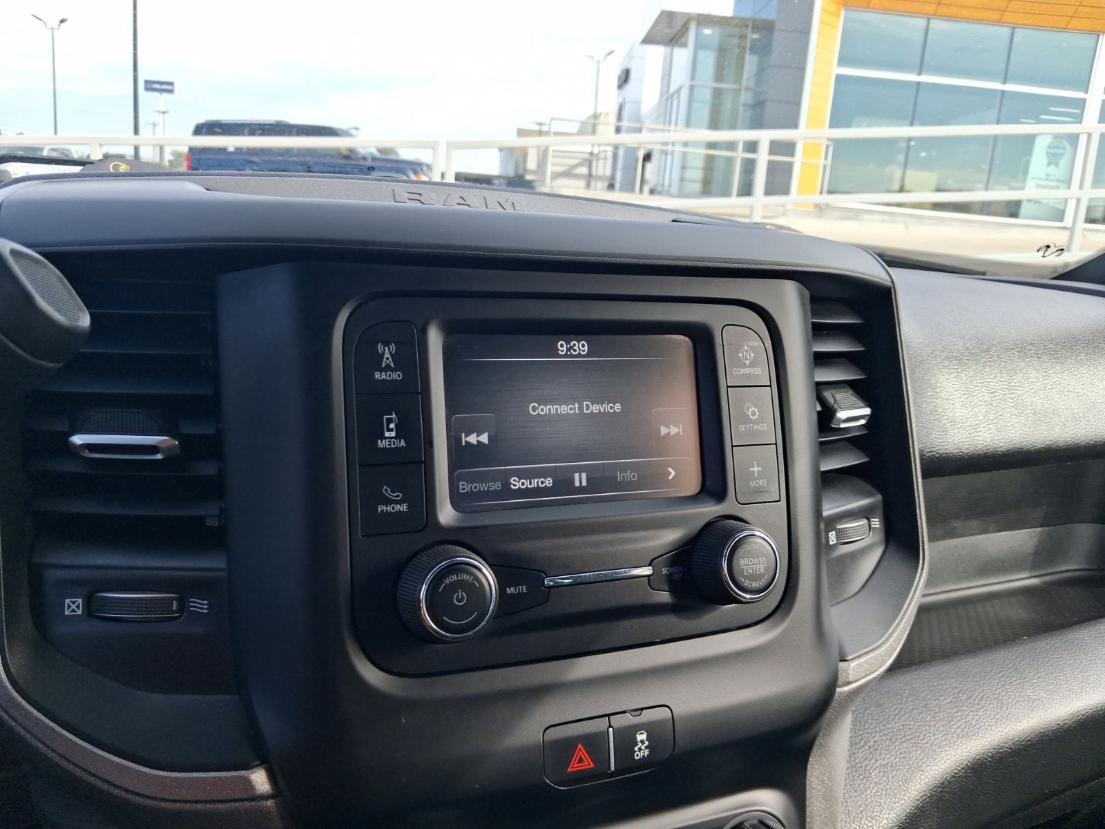 2024 RAM 2500 Tradesman Crew Cab 4x4 6'4' Box