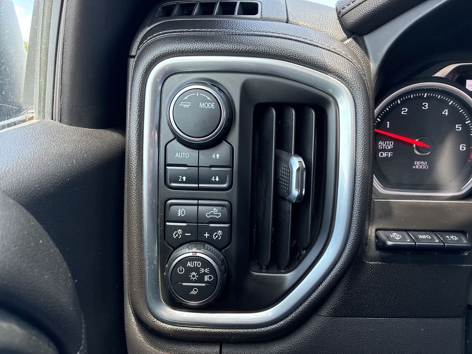 2020 Chevrolet Silverado 1500 4WD Crew Cab Short Bed High Country
