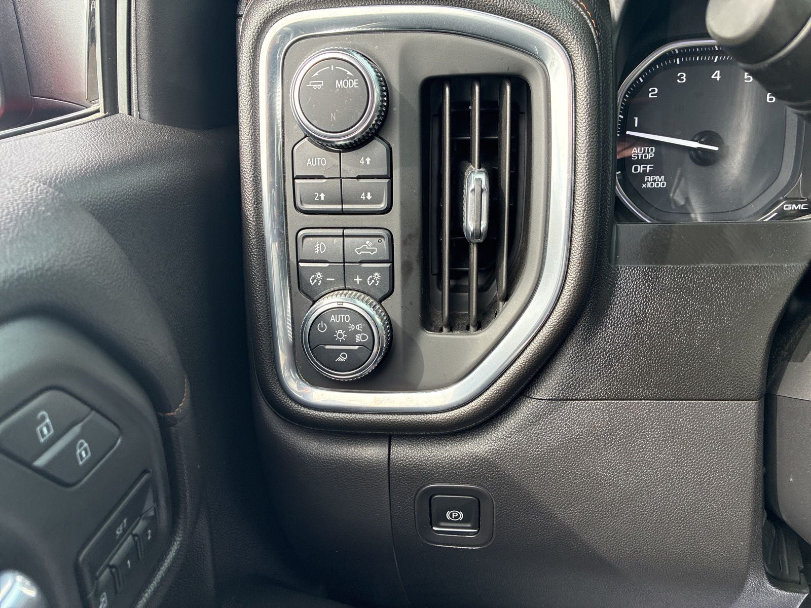 2021 GMC Sierra 1500 4WD Crew Cab Short Box AT4