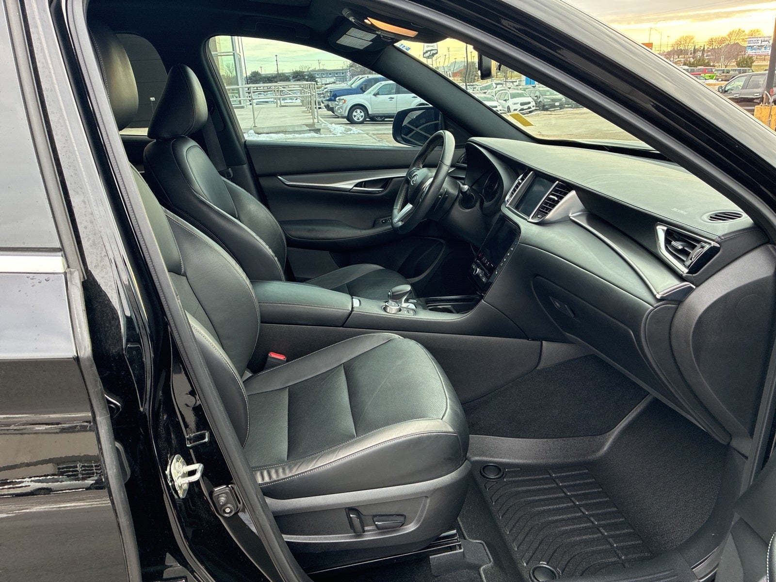 2022 INFINITI QX50 LUXE