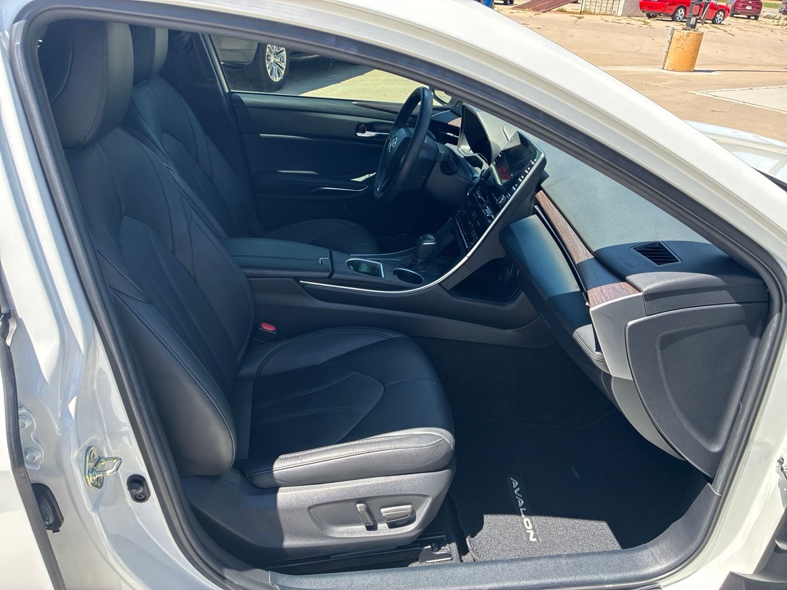 2021 Toyota Avalon XLE Hybrid